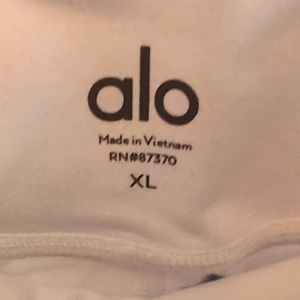 ALO Yoga Classic White High-Waist Leggings - Picture 2 of 4
